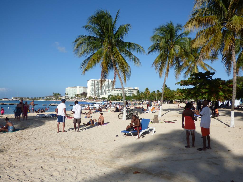 Beach One Bedroom Suite 13 オーチョ・リオス エクステリア 写真